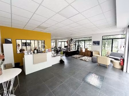 local commercial de 200 m² à bobigny