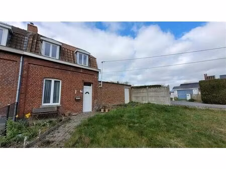 maison 3 façades avec jardin.