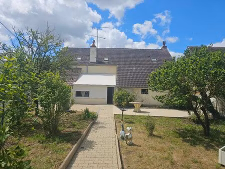 négociable - maison de village 87.50m2  3 chambres  jardin clos 378m2