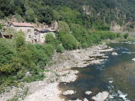 maison en pierre 92 m2 en bordure de rivière