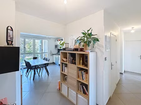 appartement 3 pièce(s) 72 m² avec extérieur  deux chambres  stationnement libre  avec une 