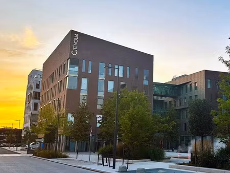 à louer - bureaux modernes de 303 m² à fleury-les-aubrais - quartier interives