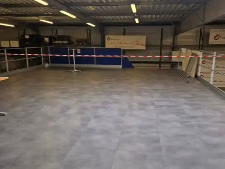 rare à taverny  local d'activités de plus de 1300 m²  proposé à la location  disponible im