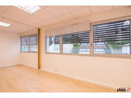 location commerce 2 pièces 46 m² à auch (32000)
