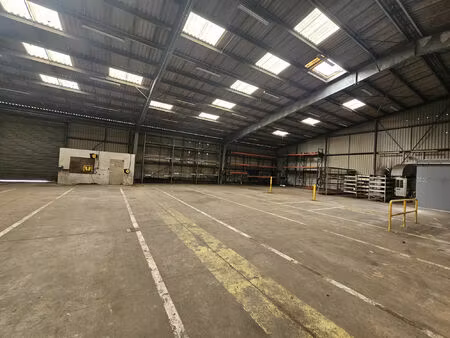 location commerce 3800 m² à angers (49000)