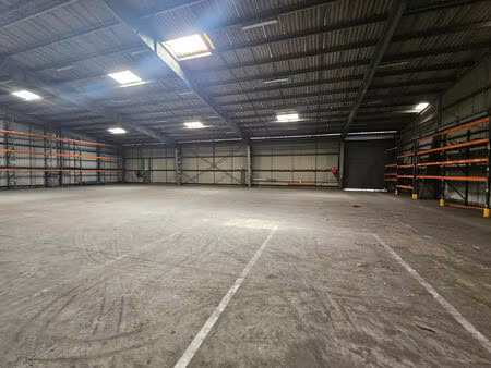 vente commerce 3800 m² angers (49000)