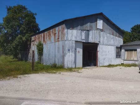 local   hangar   garage  stokage  garde meubles...