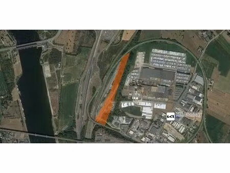 vaste terrain idéalement situé