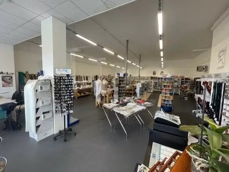 vente commerce 200 m² eu (76260)
