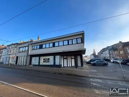 surface commerciale idéalement située sur axe fréquenté