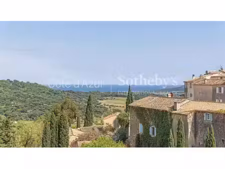 appartement duplex 4 pièces vue mer  au cœur du village historiq