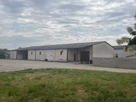 batiment industriel et commercial.