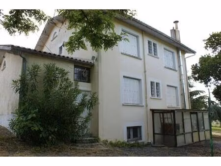 maison de village de 150 m² habitables avec 2 garages et caves sur 1659 m² de terrain