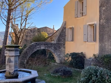 exclusivité maison de village rustrel 158m2