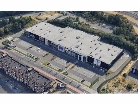 lot 2 + 3 1448m² dans retail park