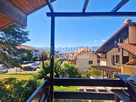 très beau duplex au centre du village  120 m2  3 chambres  a