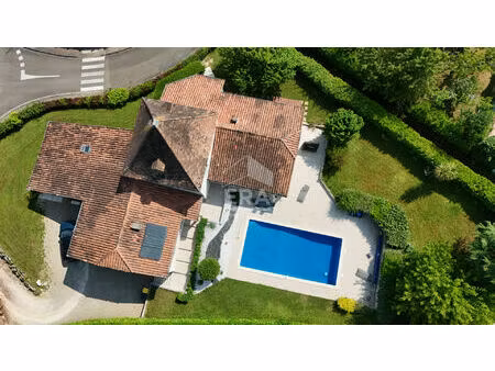 superbe contemporaine de plain-pied  avec piscine