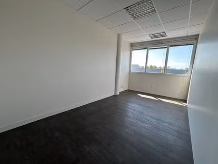 location locaux professionnels 13.5 m² à saint-malo (35400)  670 €
