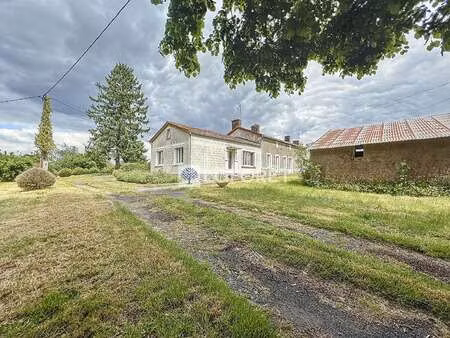 vente maison à largeasse (79240) : à vendre / 156m² largeasse