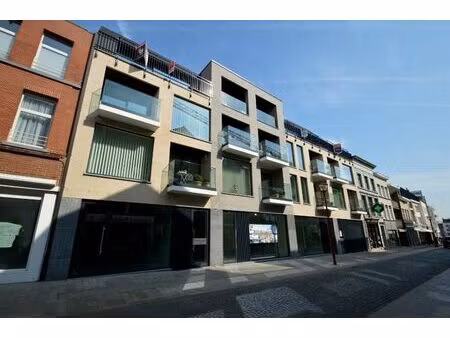 nieuwbouwhandelspand clédor gelegen op 50 m van de markt ...