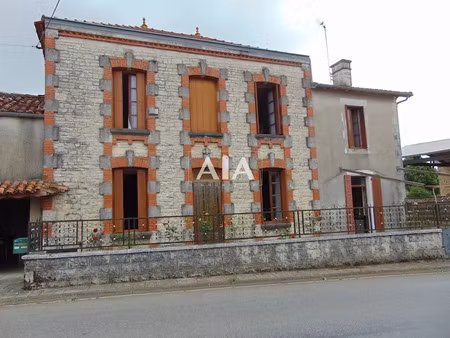 vente maison 6 pièces 131 m² à souvigne (16240)  53 500 €