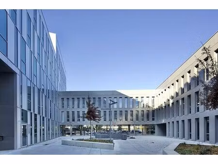 location bureau cesson sevigne 804 m²