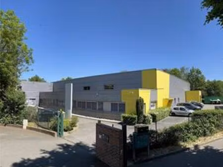 location local d'activités trappes 1 450 m²