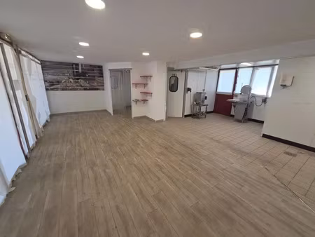 à vendre (30)dpt gard (30)  mejannes le clap local commercial 86m2 environ idéal métiers d
