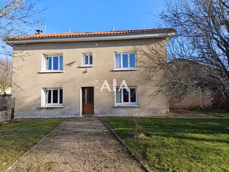 vente propriété 4 pièces 118 m² à benest (16350)  90 000 €