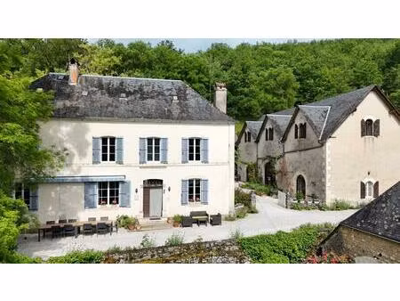 superbe ensemble avec 5 gites et piscine