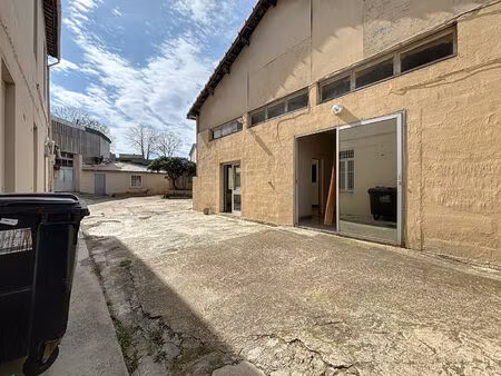 location local commercial