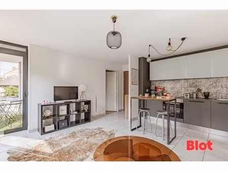 t3 st félix  50m2  ascenseur  terrasse  stationnement