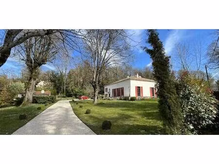 maison avec piscine voeuil-et-giget (16)