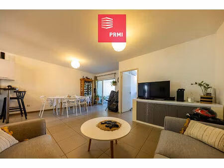 coeur de saint-denis : t3 avec varangue et parking  dans résidence récente avec ascenseur