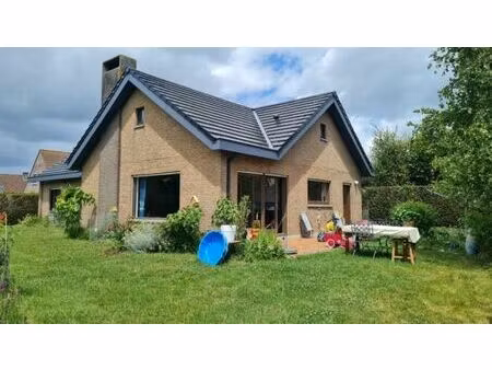 belle villa de plain-pied située dans un clos résidentiel