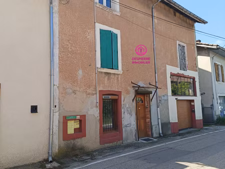 beaucroissant : maison de ville sur 2 niveaux 86 m2 habitabl