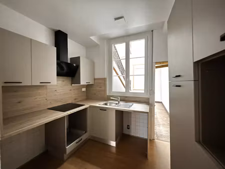 location appartement 4 pièces 81 m² à saint-jean-pied-de-port (64220)