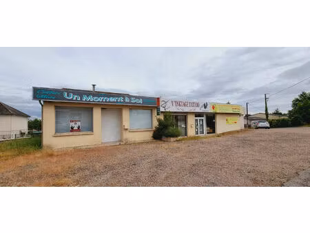 ensemble de 3 locaux commerciaux à confolens 383 m² avec parking