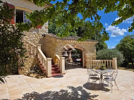 mas de caractère sur environ 3000 m² de terrain