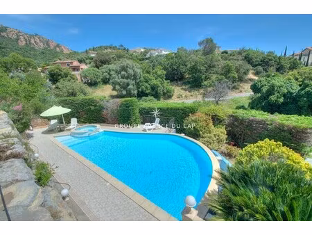 villa de luxe à vendre dans le quartier le dramont-agay-anthéor-le trayas