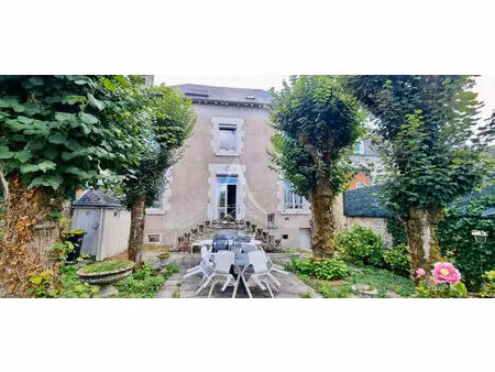 une maison de ville bourgeoise avec piscine et garages en centre ville de blois 219.58 m2