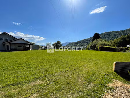 terrain cesarches 897 m2