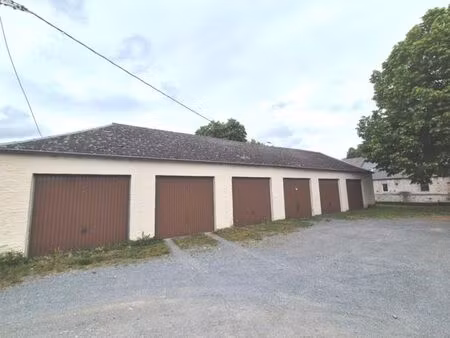 un bloc de 3 garages à vendre en masse ou en lots