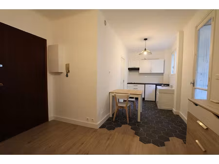 location appartement 1 pièce 30 m² à bastia (20200)  525 €