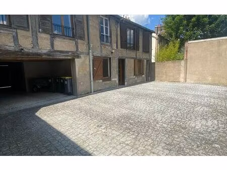 location appartement  m² t-1 à orléans  310 €