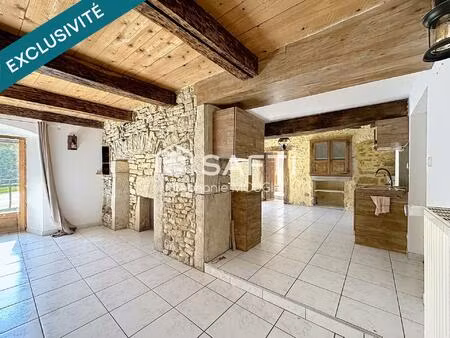 ferme en pierre avec grand terrain de 2740 m²