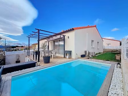 superbe villa de plain pied avec piscine et garage