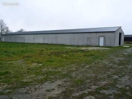 location terrain avec des bâtiments