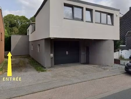 garage fermé à louer !