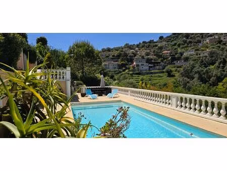 falicon villa 130 m3 sur un grand terrain avec piscine
